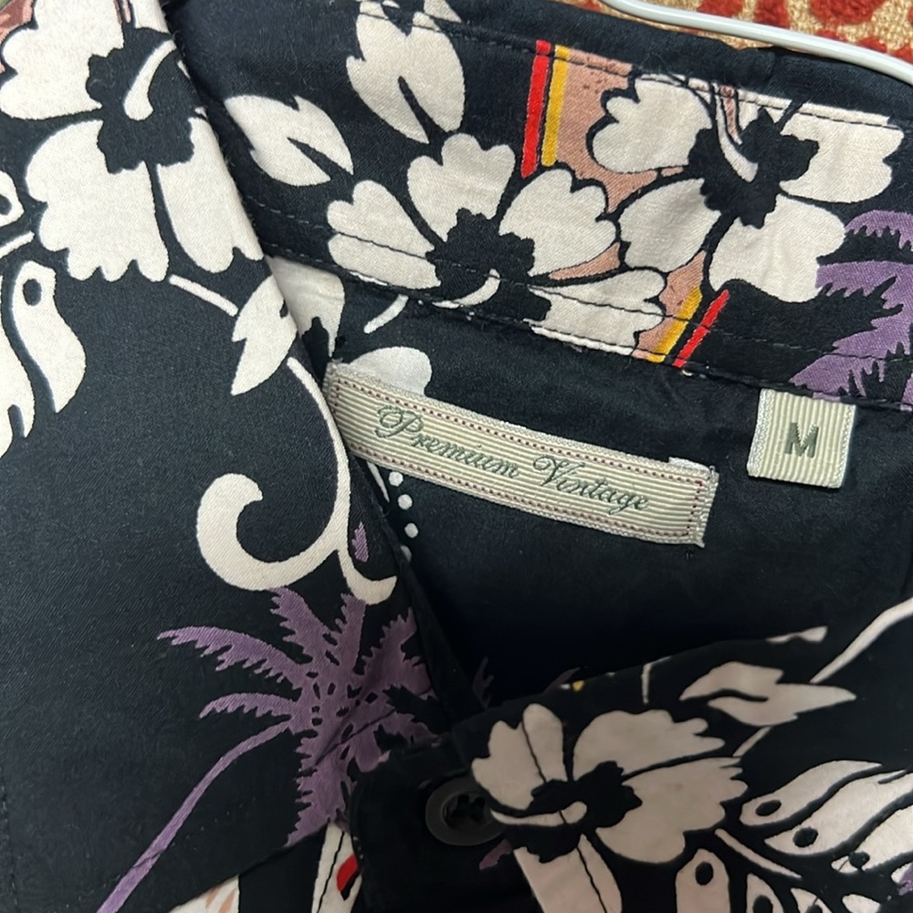 NWT! Classy, aloha shirt with surfboards, hibiscus and palm trees. Gorgeous! New - Picture 4 of 6